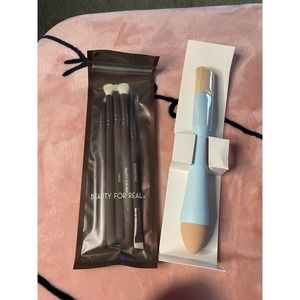 Makeup brush set. Eyeshadow and multi brush. New